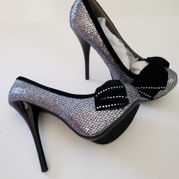 NEW Stilettos High Heels Silver Sparkly with Black Bows Sz 8 - Picture 4 of 9